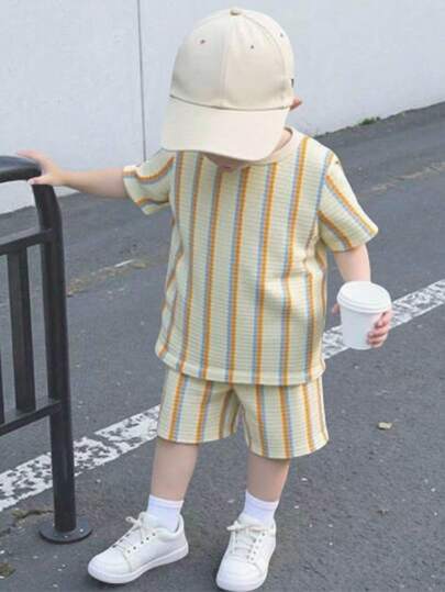 SHEIN Genkimix Kids 2件套男童夏季华夫格条纹短袖T恤和短裤套装