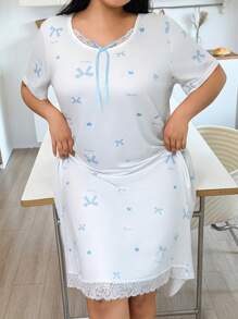 SHEIN Camisón de manga corta de seda de morera suave y delgada, con estampado de lazo a cuadros azules, encaje y talla grande