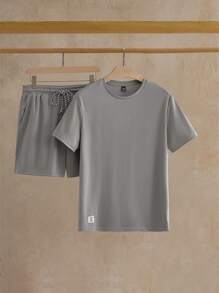 Manfinity VCAY Conjunto de verano para hombre con camiseta con detalles de parches y pantalones cortos con cintura de cordón