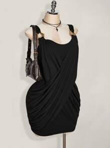 Hourglow 大码女式纯色 V 领褶皱拼布不对称下摆紧身连衣裙，Y2K 性感短裙，金属肩带装饰 - 黑色 - 查看 7