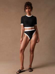 NYA SZN Costume da bagno bikini in blocchi di colore, rashguard, vacanza, outfit estivi da spiaggia per donna