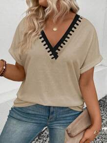 SHEIN 女式休闲 V 领拼色花卉印花短袖弧形下摆基本款加大码 T 恤 - 卡其色 - 查看 3