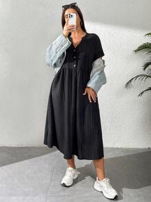 SHEIN Essnce Vestido de talla grande para mujer, de primavera y verano, de estilo casual, holgado y cómodo, de diario, con textura negra, cuello en V, manga corta, largo medio, con bolsillos, atuendos de verano para mujeres, vestido de trabajo, vestido negro curvilíneo, ropa de iglesia para mujeres