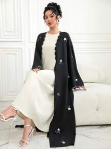 Al Najma 贝壳撞色饰边花卉刺绣喇叭袖裹身长袍