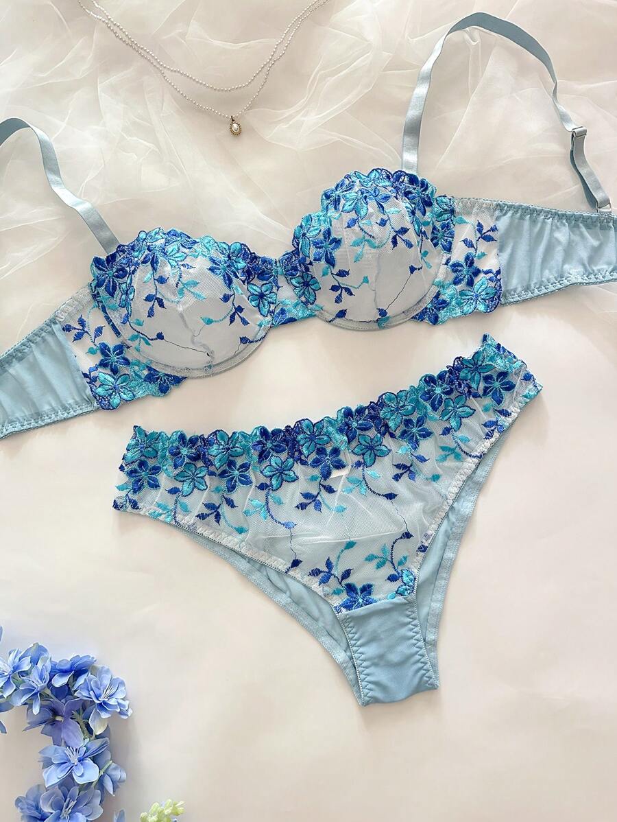 SHEIN 2pcs Plus Size Women Romantic Embroidery Sexy Bra And Panty Lingerie Set, Lift