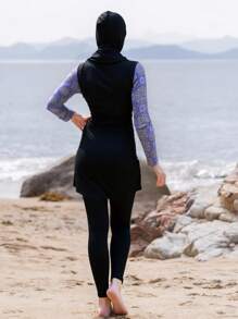 SHEIN Setelan Wanita 2pcs/Set Hitam Musim Panas untuk Liburan Pantai, Atasan Hoodie Lengan Panjang dan Celana Panjang dengan Motif Acak, Set Burkini Konservatif dengan Cakupan Penuh - MultiWarna - View 2