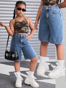 SHEIN 青少年女孩时尚复古水洗宽松百慕大牛仔短裤，带斜口袋，女孩春夏假期海滩波西米亚风夏装街头服饰音乐会狂欢节服装 - 中等水洗藍 - 查看 1