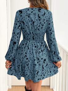 SHEIN Frenchy Váy in họa tiết nhuộm xếp ly tay đèn lồng cổ chữ V cho nữ, thời trang - Màu xanh lam - Xem 2