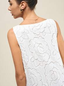 Muvela Robe élégante à mini fleurs brodées pour femme, col rond, sans manches, ourlet à volants, élégante et à la mode, blanche, sophistiquée et gracieuse