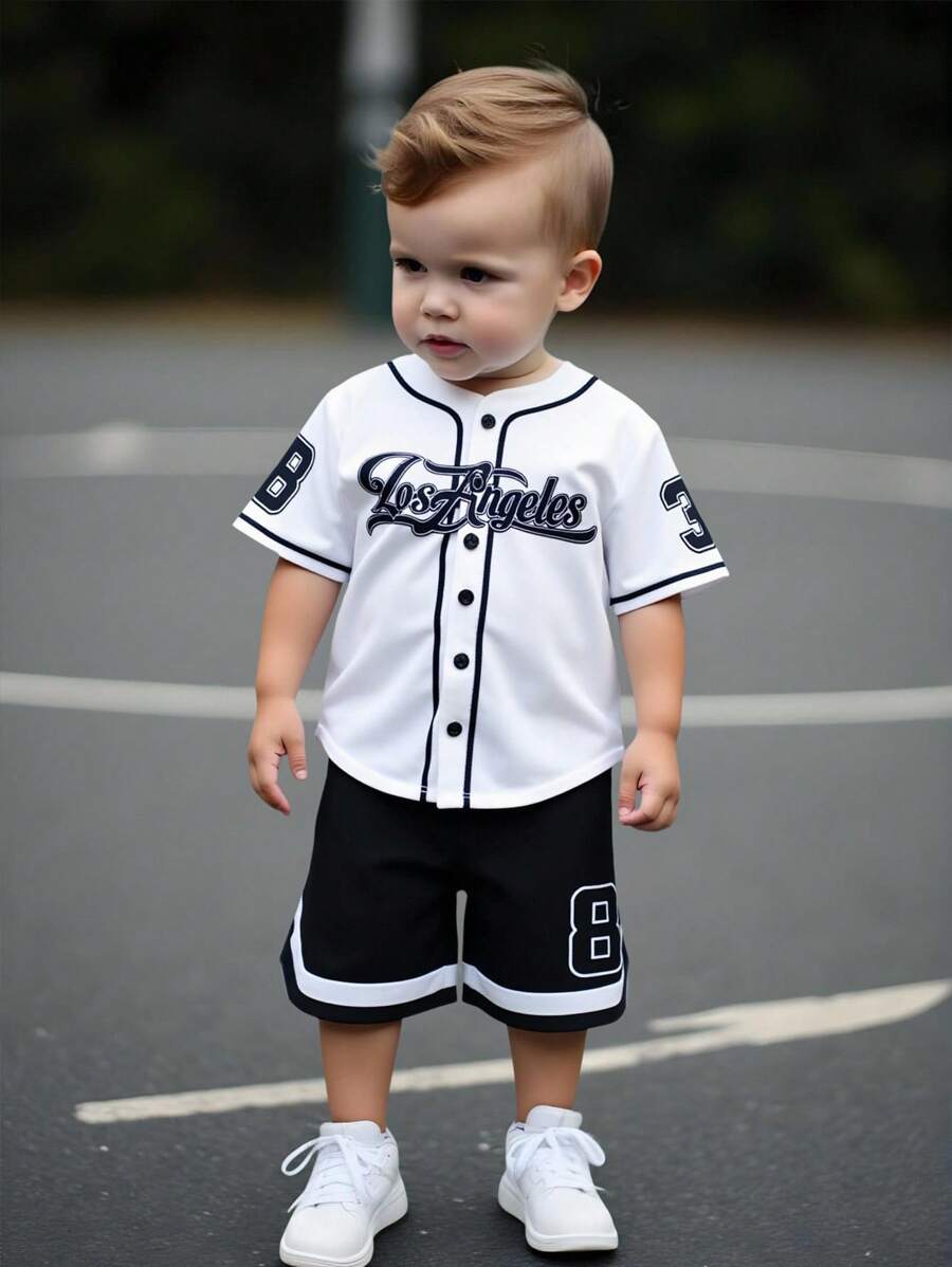 SHEIN Conjunto de chaqueta con capucha tipo deportivo, camiseta estilo jersey de fútbol o baloncesto, y pantalones cortos para bebé niño y niño pequeño de 0 a 3 años, atuendo deportivo para bebé de primavera y verano