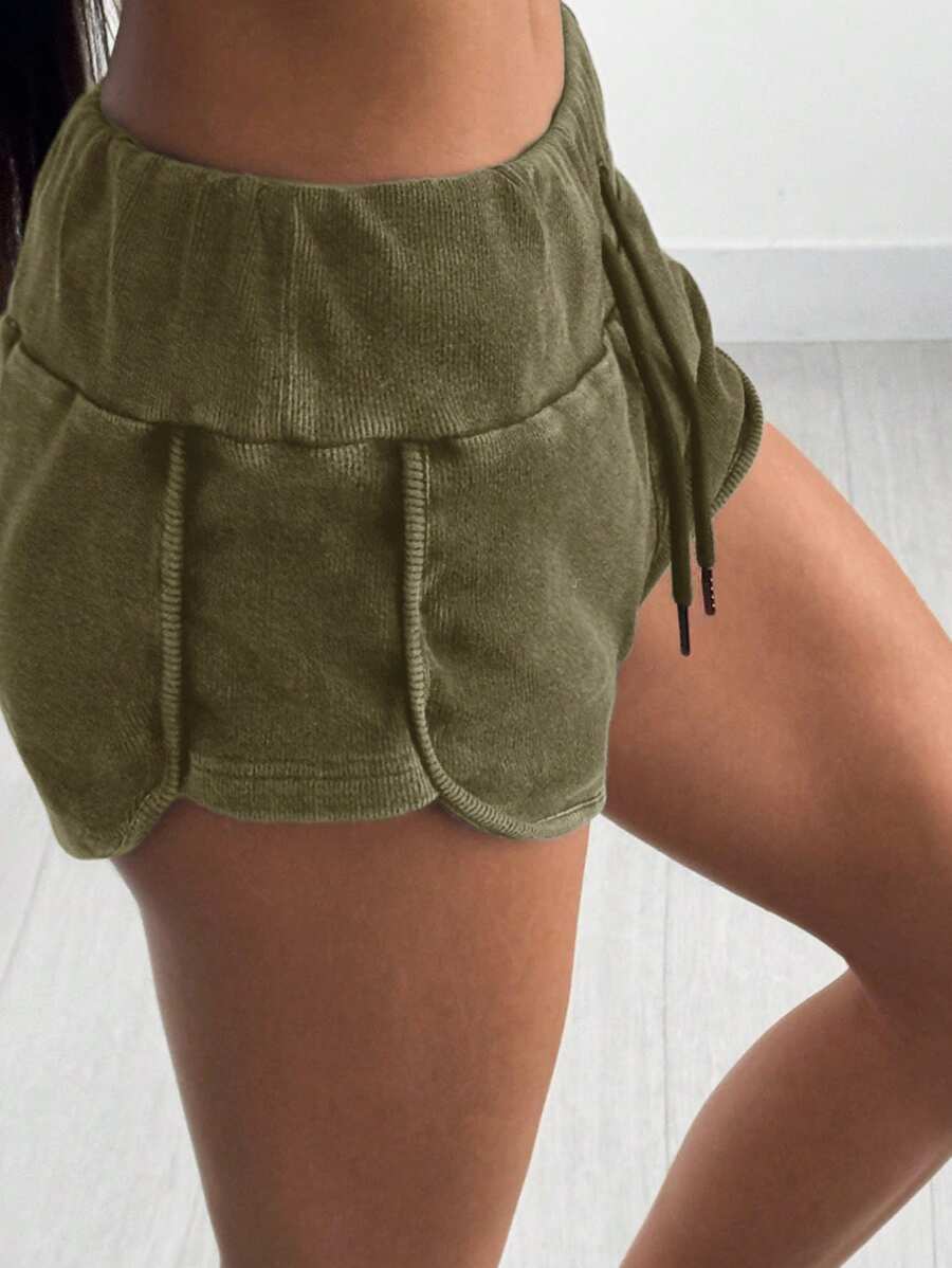 SHEIN EZwear 绿色抽绳腰修身女式休闲短裤，超短裤，舒适短裤，女式短裤，休闲短裤 - 軍綠色 - 查看 1