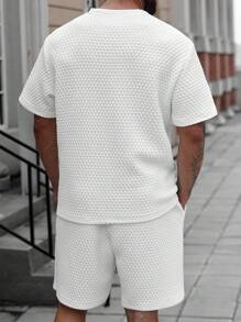 Manfinity Homme 大码男士纹理面料短袖T恤和短裤两件套休闲装