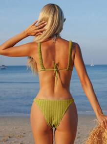 Swim Mod Conjunto de dos piezas con textura lisa, con relleno desmontable y fruncido, ideal para vacaciones de primavera - Verde - Ver 2