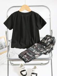 2 件休闲迷彩图案撞色口袋短袖 T 恤和裤子套装，适合男孩春秋季通勤、上学、休闲、运动