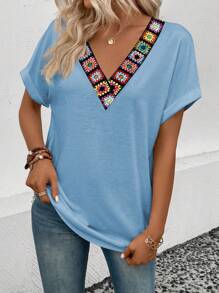 SHEIN LUNE تيشيرت نسائي قصير الأكمام بطباعة جرافيك بياقة على شكل حرف V، صيفي
