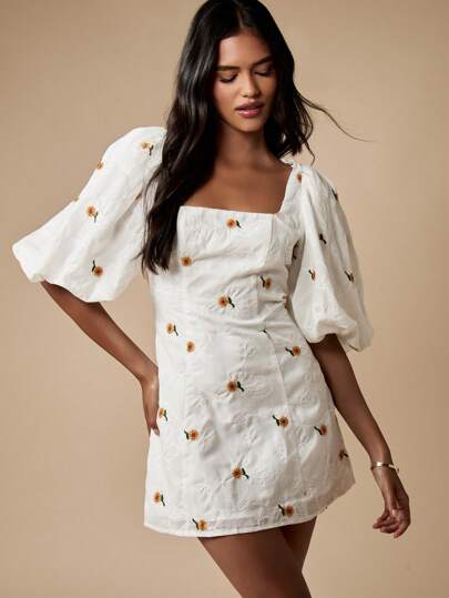 green emerald velvet dress Sweetheart Puff Sleeve Embroidered Midi Dress in White main image 1