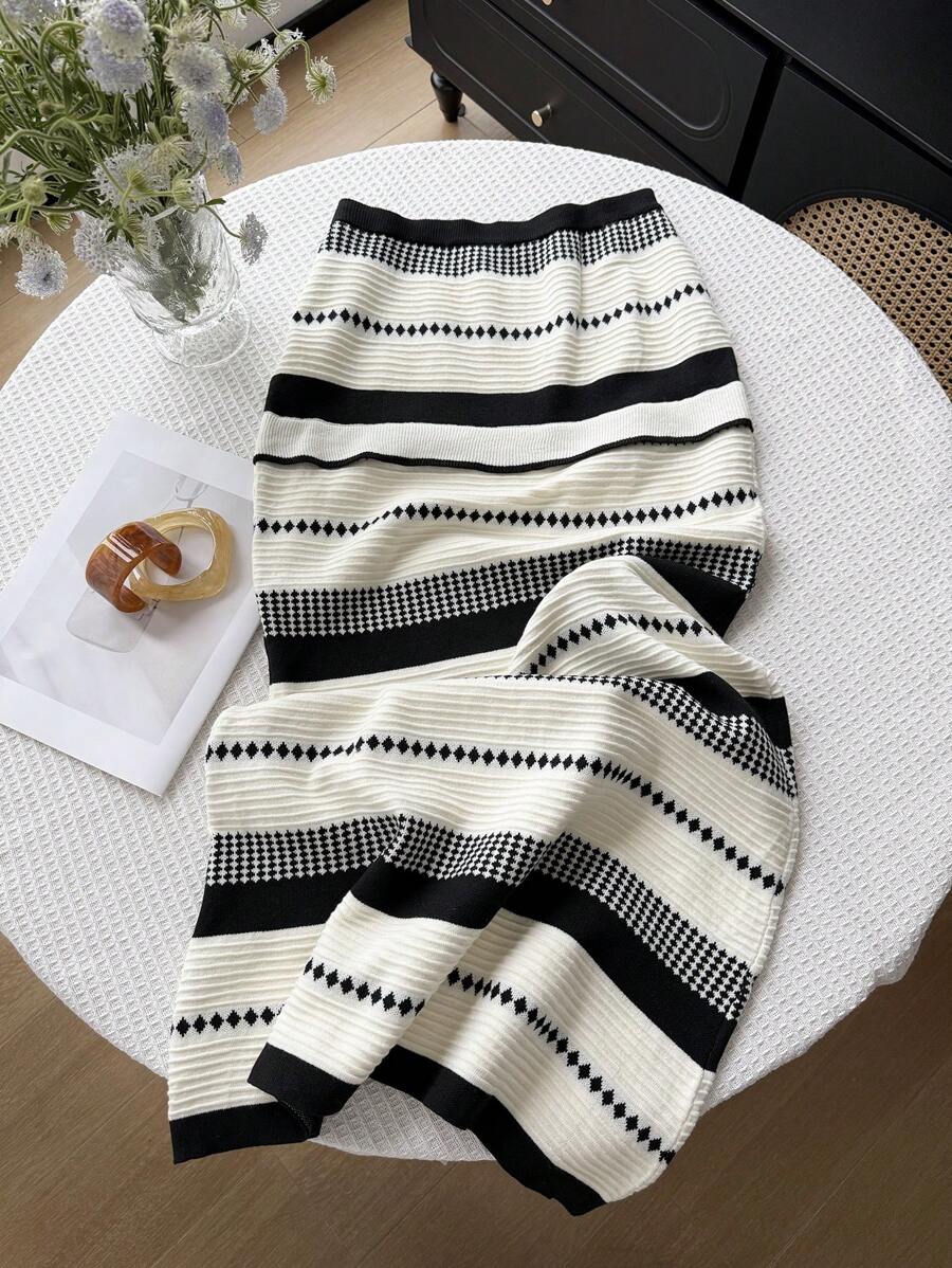 Comfortcana Plus Size Women Knitted Colorblock Striped Pattern Elegant A-Line Skirt