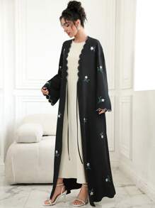 Al Najma 贝壳撞色饰边花卉刺绣喇叭袖裹身长袍