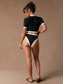 NYA SZN Costume da bagno bikini in blocchi di colore, rashguard, vacanza, outfit estivi da spiaggia per donna