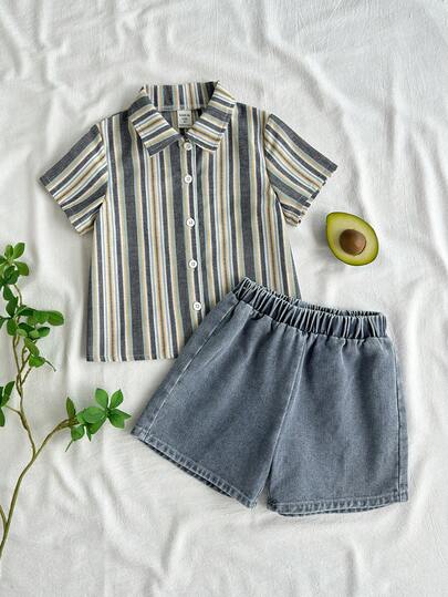 SHEIN Vintaside Kids 2 件幼儿男童夏季 Polo 领短袖条纹衬衫和水洗牛仔短裤套装，百搭休闲装，适合休闲、居家或户外活动