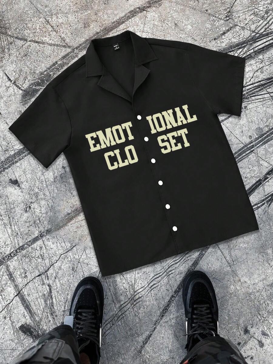 Manfinity EMRG Chemise d'été décontractée pour hommes, à manches courtes avec boutons devant et imprimé lettres