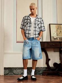 Manfinity VCAY Standard Men' Fashionable Casual Loose Light Blue Washed Versatile Denim Shorts With Embellished Patch Decor - Light Wash - View 7