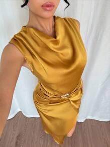 Chiquease 优雅低胸腰部金属装饰开衩芥末黄纯色女式连衣裙 - 芥末黃 - 查看 5