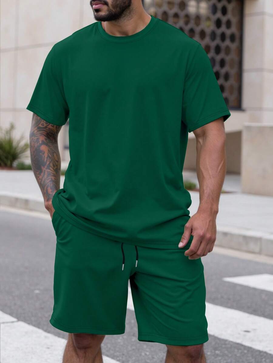 Manfinity LEGND Plus Size Men's Casual Solid Color T-Shirt And Shorts 2 Pieces Set, Summer, Men's Green 2 Piece Outfit, 2 Piece Set Shorts T Shirt Men, Green Two Piece Short Set Men, Men's Casual Green Short Set