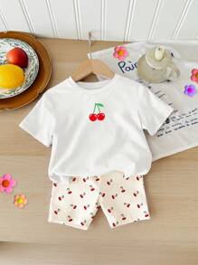 SHEIN Happikins Vintage Cherry Pattern Baby Girl Casual Minimalist Crew Neck Short Sleeve T-Shirt & Shorts 2 Pieces Set, Suitable For Spring & Summer - Multicolor - View 3