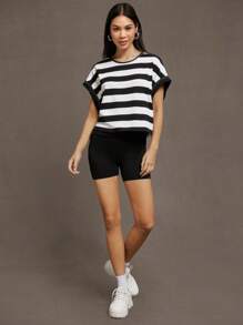 SHEIN Essnce 大码女装春夏时尚休闲宽松舒适清凉日常百搭修身黑白条纹后背镂空短袖T恤，简约风格，街头潮流，Y2k服饰，外出上衣，欧洲夏季