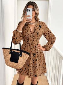 SHEIN Frenchy Đầm midi tay loe cổ chữ V in họa tiết tương phản toàn bộ eo thắt eo - Cà phê - Xem 4