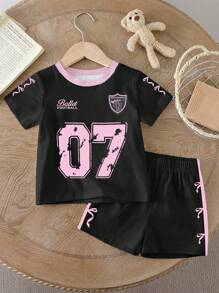 Conjunto informal de 2 piezas para niña, camiseta con estampado gráfico del número 07 y eslogan en contraste de color, y shorts