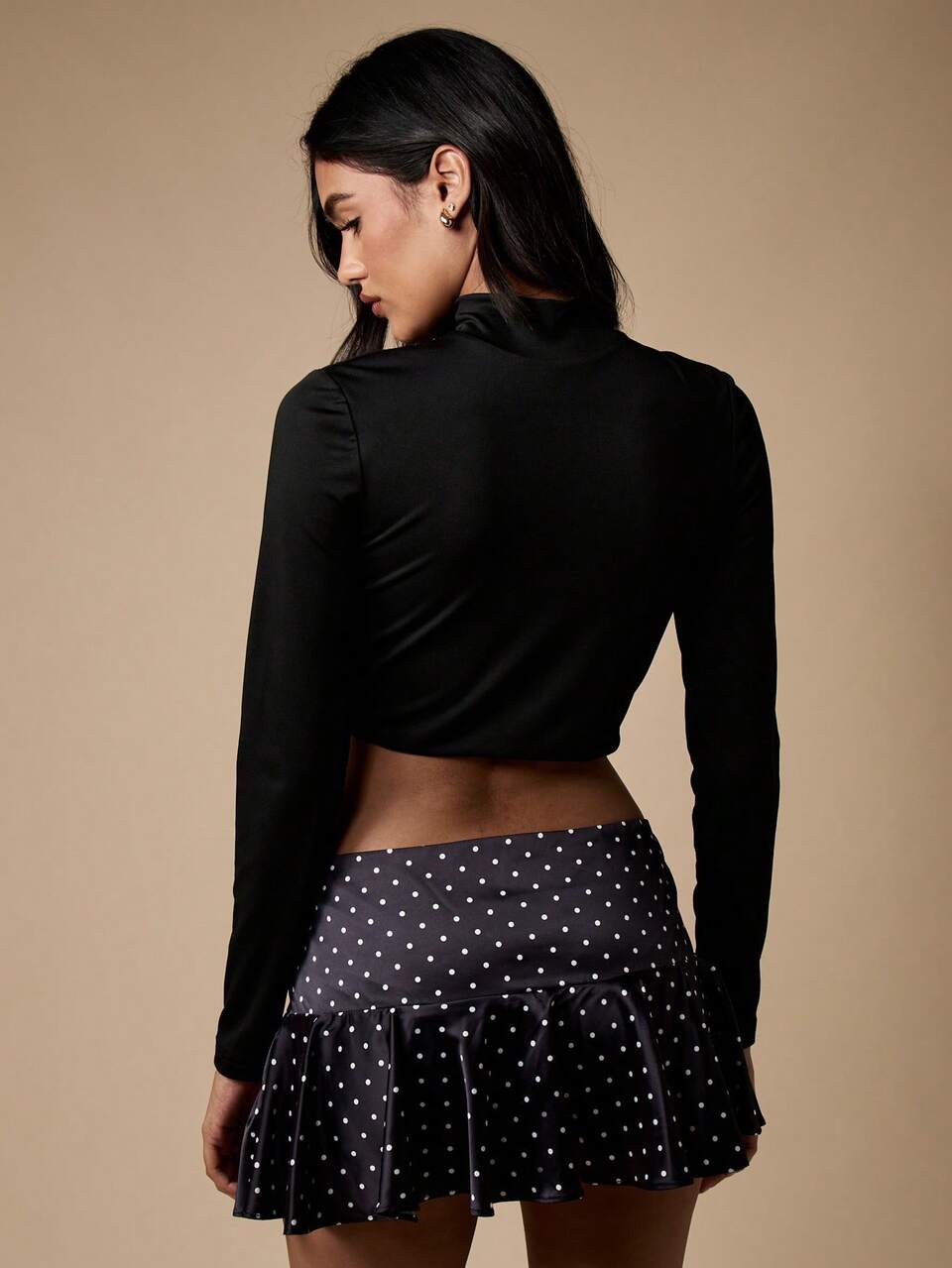 MISSGUIDED Top de performance à col roulé court, à manches longues, pour le yoga, le Pilates, la danse, l'entraînement et un mode de vie actif