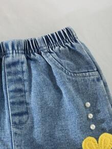 SHEIN Vintaside Kids Set da 2 pezzi di maglietta grafica rotonda casual e carina con maniche raglan e pantaloncini in denim con cintura elastica, frange e decorazioni floreali con perle per ragazze