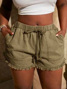 SHEIN SXY 大码女式新款春夏复古水洗弹力腰流苏下摆短裤，适合日常穿着、音乐节、音乐会、狂欢派对、海滩度假、约会之夜、生日、单身派对、俱乐部、可爱、休闲、购物、街头服饰、外出、风骚、易于搭配和修身、凸显身材、修饰身材 - 軍綠色 - 查看 3