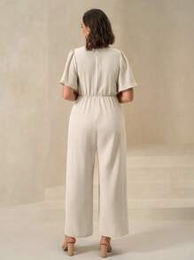 Chikora جمبسوت غير رسمية فاخرة ذات ياقة على شكل V مع تويست على الخصر للنساء مقاسات كبيرة