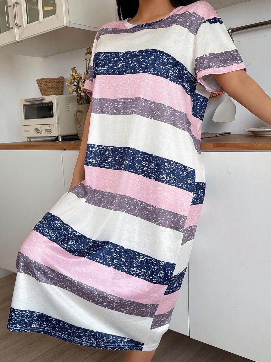 SHEIN Robe de nuit décontractée à col rond et manches courtes, rayures colorées pour femmes