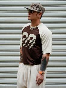 DAZY Camiseta de manga corta con bloqueo de color e impresión de número para hombres, ropa de otoño - Marrón - Ver 5