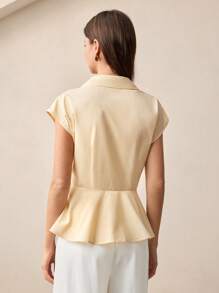 BizChic 2025 年夏季新款奶油黄色翻领前开口不对称下摆设计女式衬衫，商务休闲日常通勤优雅海滩度假适合婚礼宾客、乡村音乐节、早午餐、机场，90 年代复古斯德哥尔摩风格美式风情 - 杏色 - 查看 4