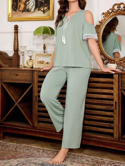 Trezura 女士休闲罗纹针织 V 领流苏领带花卉饰边短袖上衣和裤子睡衣套装