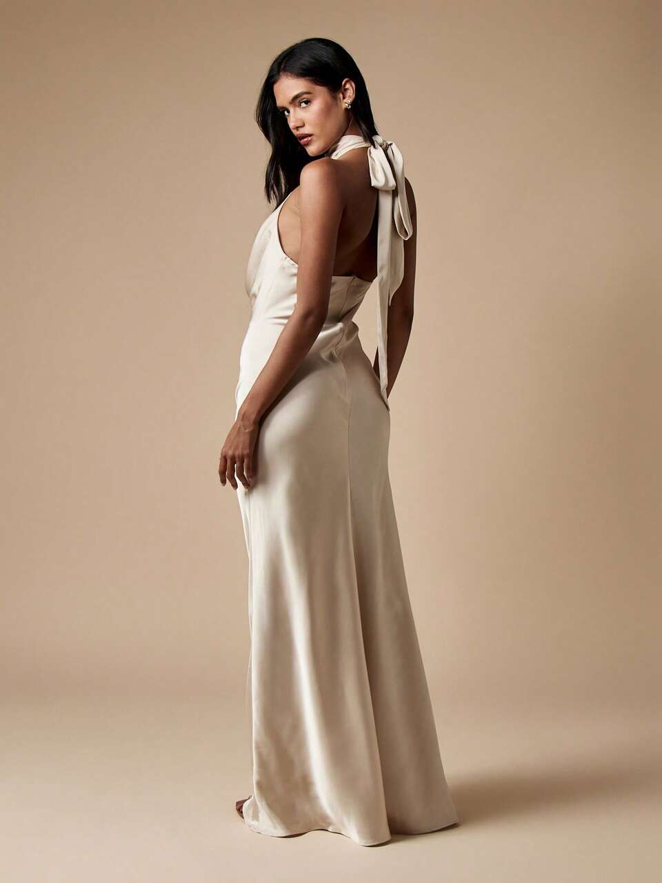 MISSGUIDED Elegant Halter Neck Cowl Front Evening Gown Satin Wedding Reception Formal Bridesmaid Maxi Dress Special Occasion Back Tie Bow