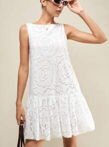 Muvela Robe élégante à mini fleurs brodées pour femme, col rond, sans manches, ourlet à volants, élégante et à la mode, blanche, sophistiquée et gracieuse