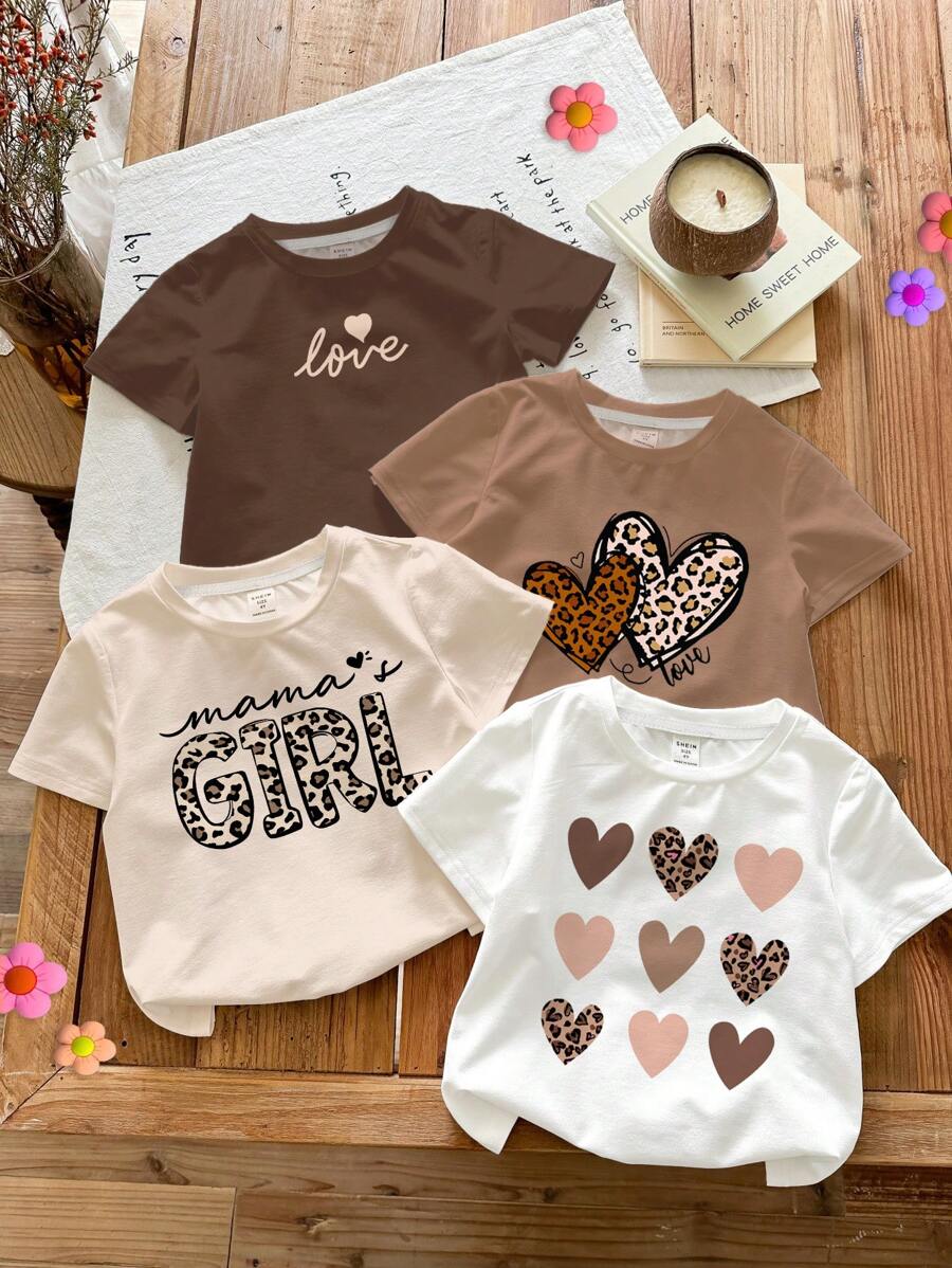 SHEIN 4 件装年轻女孩休闲基本款奶油白色圆领短袖 T 恤，带有复古豹纹、心形和妈妈女孩图案，适合春夏季