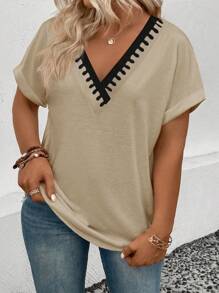 SHEIN 女式休闲 V 领拼色花卉印花短袖弧形下摆基本款加大码 T 恤 - 卡其色 - 查看 4