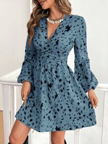 SHEIN Frenchy Váy in họa tiết nhuộm xếp ly tay đèn lồng cổ chữ V cho nữ, thời trang - Màu xanh lam - Xem 6