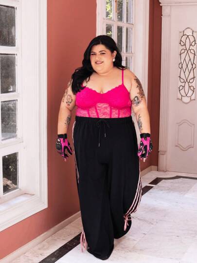 SHEIN X LOS FAVORITOS DE LA FATSHIONISTA SHEIN ICON Plus elegant enfärgad spetsbustier-camisoltopp för sommaren