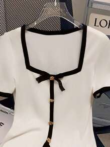 SHEIN Tall Women's Short Sleeve Casual Metal Button Sequin Bowknot Fitted T-Shirt, Contrasting Color Round Neck, Summer Vacation (Random Pattern)