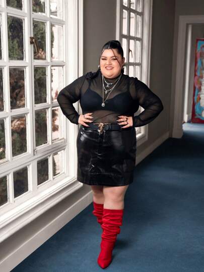 SHEIN X LOS FAVORITOS DE LA FATSHIONISTA SHEIN BAE Minifalda elástica de piel sintética brillante plateada talla grande, perfecta para Halloween y citas en la calle principal