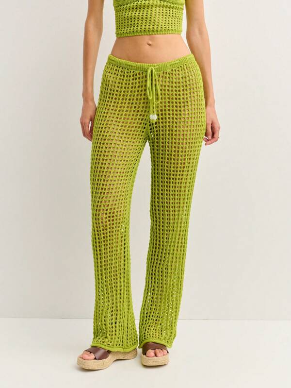 Nöista 钩针裤采用开放式针织设计，腰部配有抽绳，裤腿呈喇叭形，打造轻松惬意的波西米亚风格。既可作为沙滩罩衫，又可作为节日和阳光假期的时尚单品，轻松展现迷人魅力。