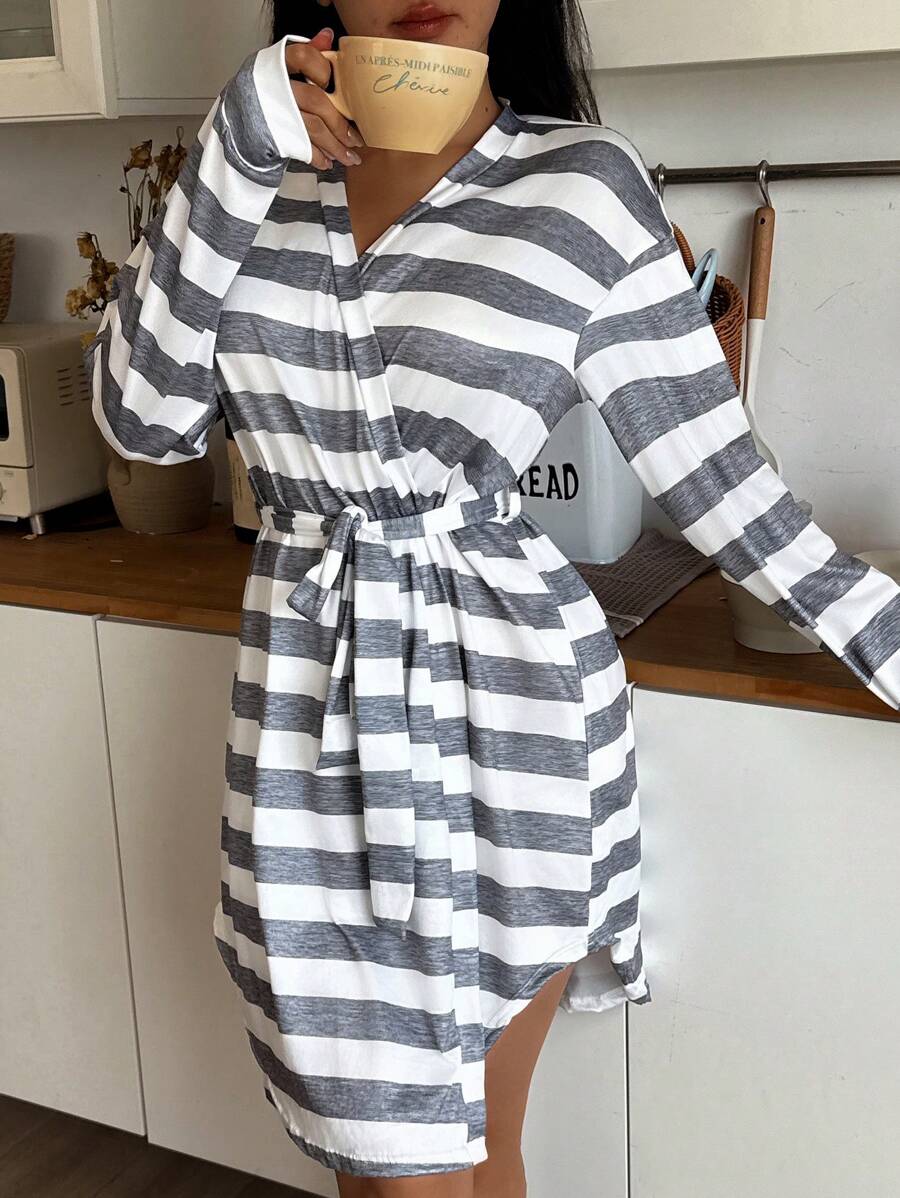 SHEIN Plus Size Comfortable Casual Striped Print Bathrobe, Cozy And Elegant Details, Fall & Winter - Multicolor - View 1